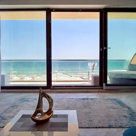 5 Stars 301 Frontal Sea View 公寓式酒店 那沃达利