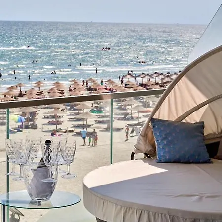 Ξενοδοχείο με διαμερίσματα 5 Stars 301 Frontal Sea View