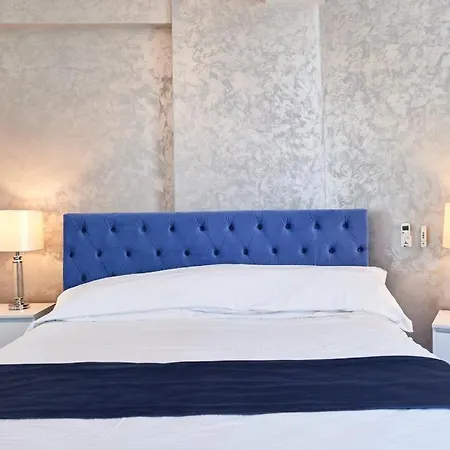 Ξενοδοχείο με διαμερίσματα 5 Stars 301 Frontal Sea View